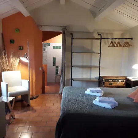 Chambres D'hotes La Saisonneraie Bed and Breakfast *